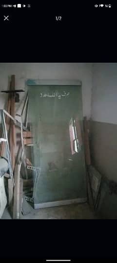 1 Glass door he new condition ma ha 35000 ka lejao