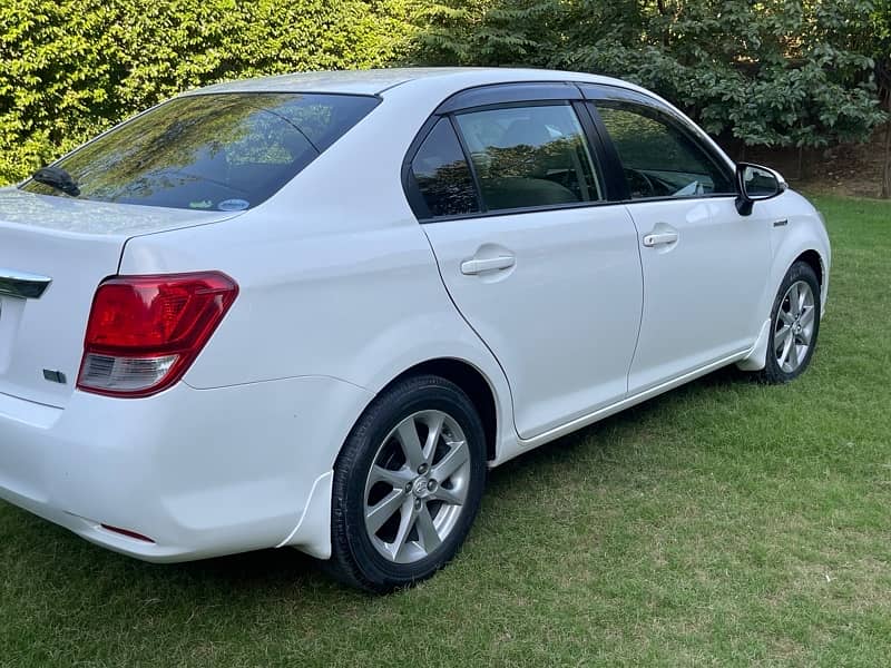 Toyota Corolla Axio 2013 2