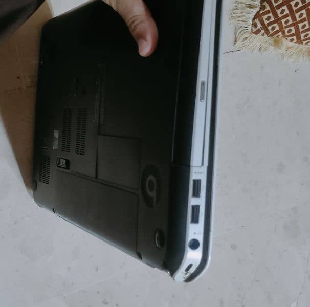 I am selling hp laptop 3