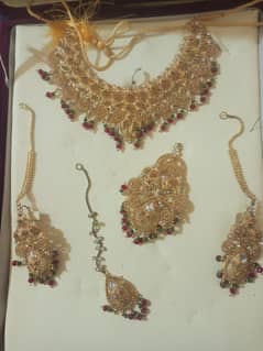 Complete jewelry set with only one time used