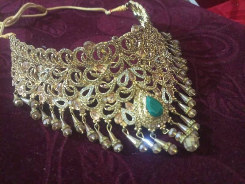 Complete jewelry set with only one time used 11