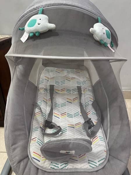 3 in 1 Deluxe Multi-Functional Bassinet/ Baby Swing- Like New 1