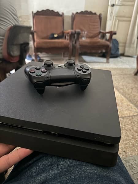 PS4 slim 500 GB just like new with box and one controller 1