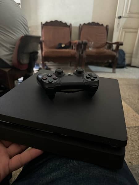 PS4 slim 500 GB just like new with box and one controller 2