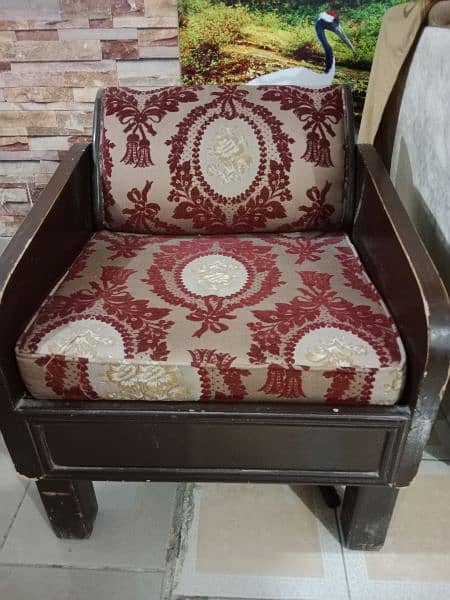 urgent sale 5 seater (3+1+1) sofa set due to shifting. 0