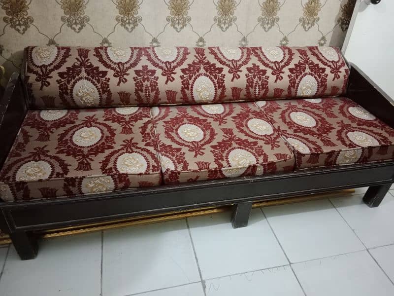 urgent sale 5 seater (3+1+1) sofa set due to shifting. 2