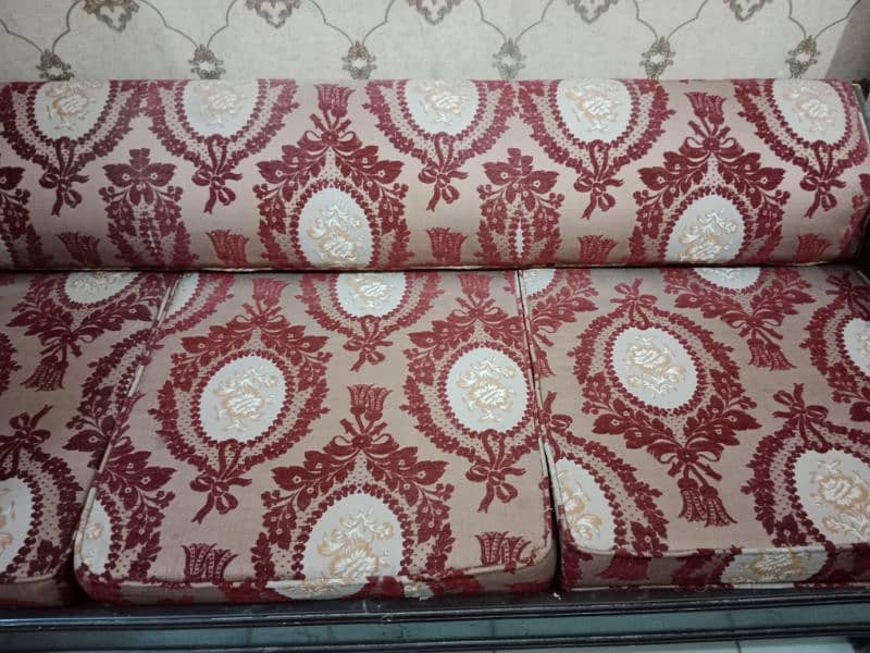 urgent sale 5 seater (3+1+1) sofa set due to shifting. 3