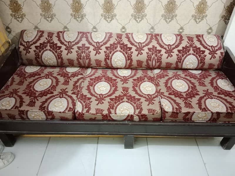 urgent sale 5 seater (3+1+1) sofa set due to shifting. 5