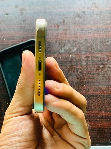 iPhone 12 Pro msx  128gb golden 4