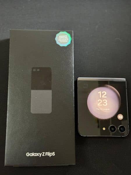 SAMSUNG GALAXY Z FLIP 5 - Graphite (FREE GALAXY BUDS PRO) 15