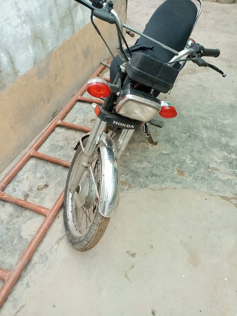 Honda CG 125 2010 4