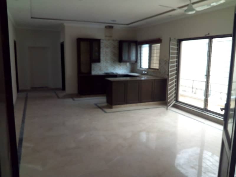 1 Kanal Full House For Rent In DHA Phase 3 Block XX Near To Packages Mall 12