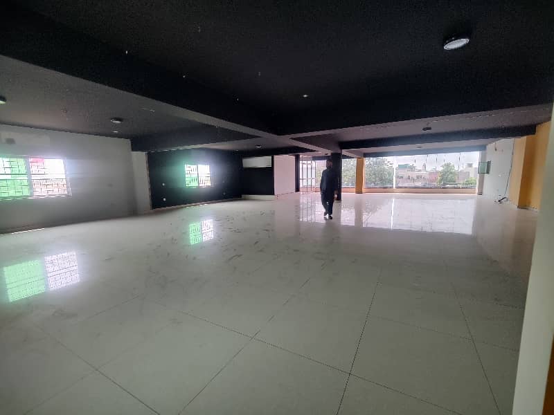 12500sqrft FULL BUILDING/HALLS, SEPARATE TRANSFORMER, SECURED AREA FOR RENT 1