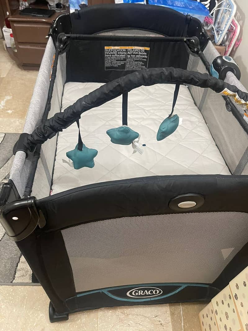 Graco Pack 'n Play Crib 1