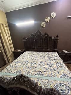 wood queen  size bed