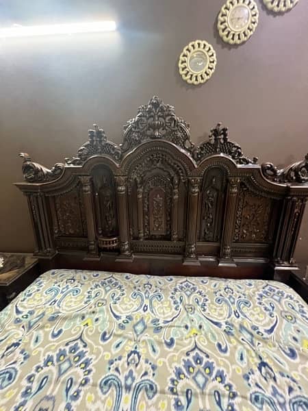 wood queen  size bed 1