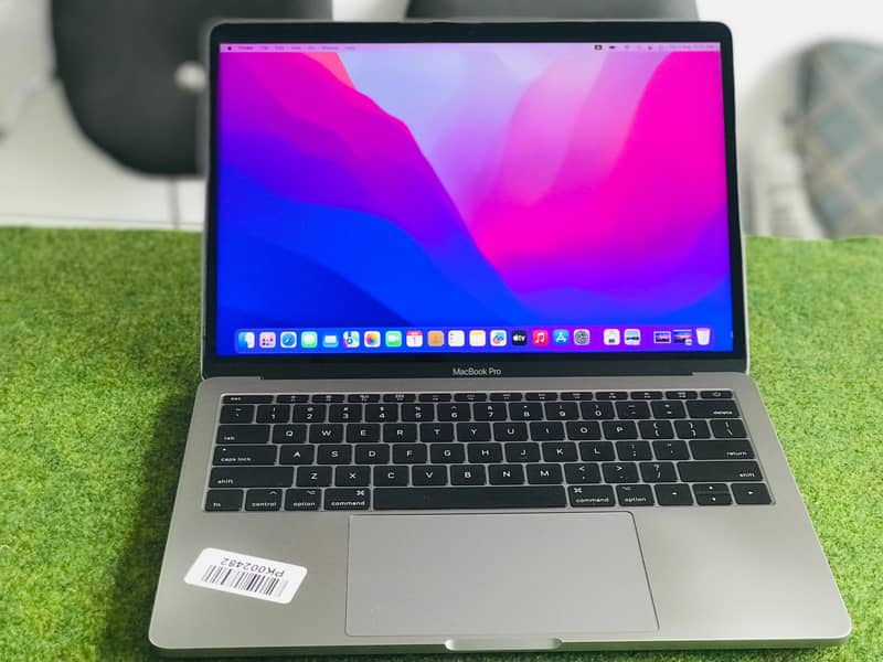 Apple Macbook pro core i7 & i9 1