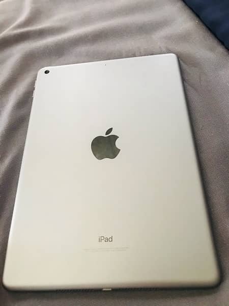 iPad 6th generation 32 gb All okay bypass. Location farooqabad 3