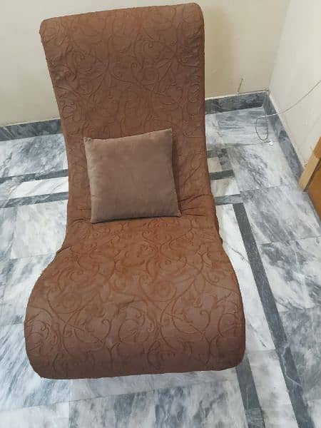 Good condition rocking chair 1