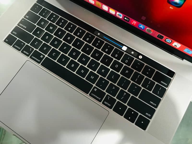 Apple macbook pro 2019 core i7 16/256 2