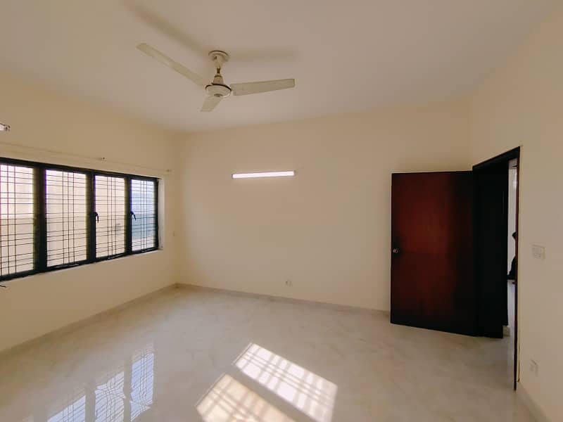 1 Kanal Upper Portion For Rent In DHA Phase 4 Lower Locked 16