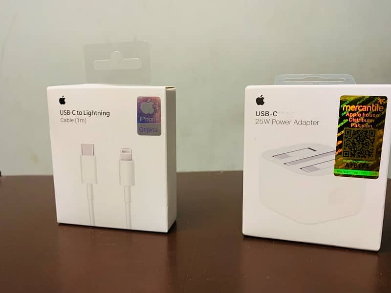 Apple chargers 25Watts USB-c lightning for 15 series available 2