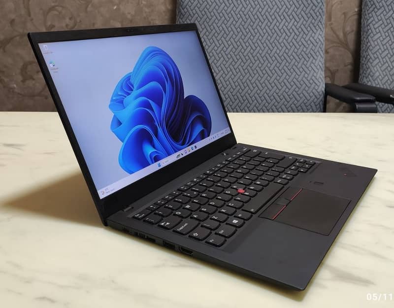 16GB Ram || Lenovo Slim Laptop 6th Generation with 1920p sharp display 4