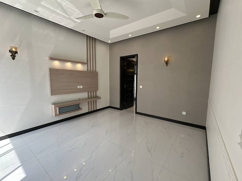 1 Kanal Elegant And Contemporary 5-Bedroom House With Double Height Lobby In Prestigious DHA Phase 5 32