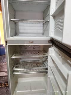 Medium size dawlance fridge used in good working condition