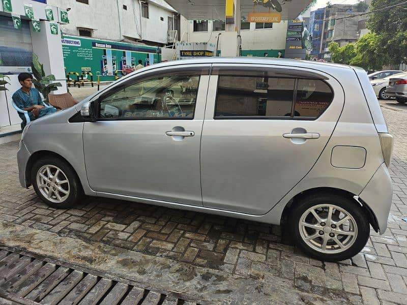 Daihatsu Mira 2015 3