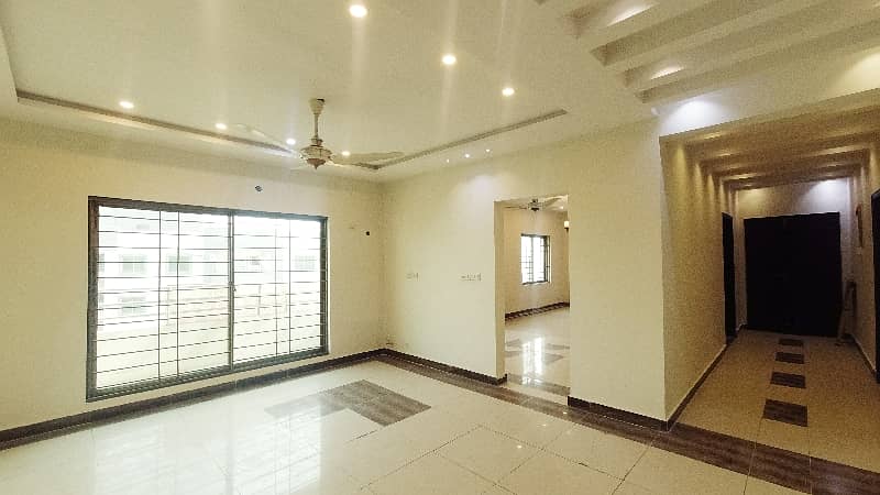 10 Marla 3 Bed Flat On 7th Floor For Sale In Askari 11 Lahore 6