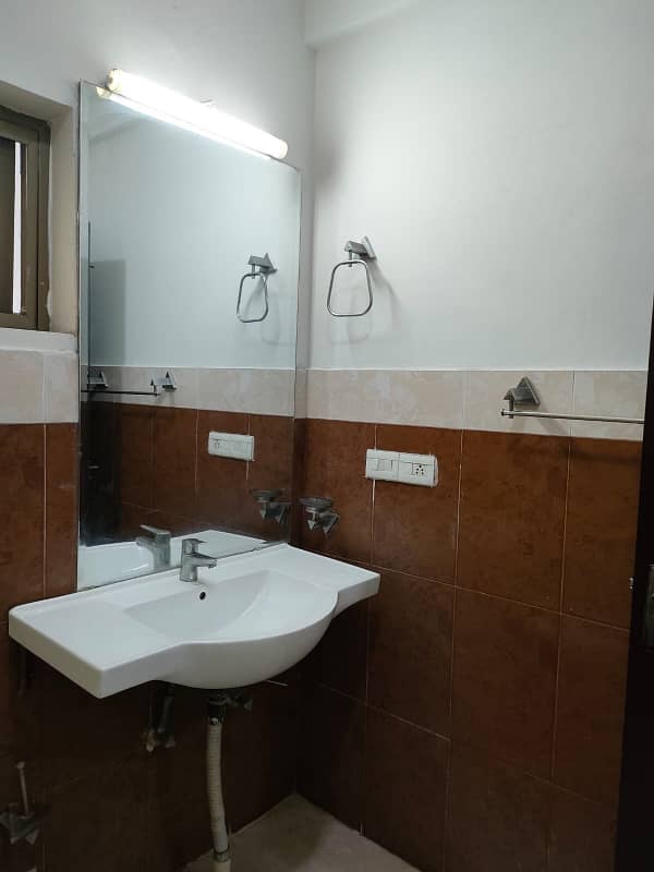 10 Marla 3 Bed Flat On 7th Floor For Sale In Askari 11 Lahore 11