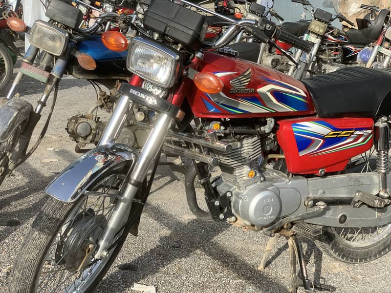 Honda cg 125 rawalpindi number 1st owner lush condition 12k drive home 8