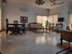 Rent This Stunning 1-Kanal Upper Portion with 3 Bedrooms, Separate Entrance, State-of-the-Art Kitchen, and Spacious Lounge in DHA Phase 5 Block G 0