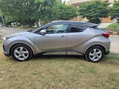 Toyota C-HR*HV S V version 0