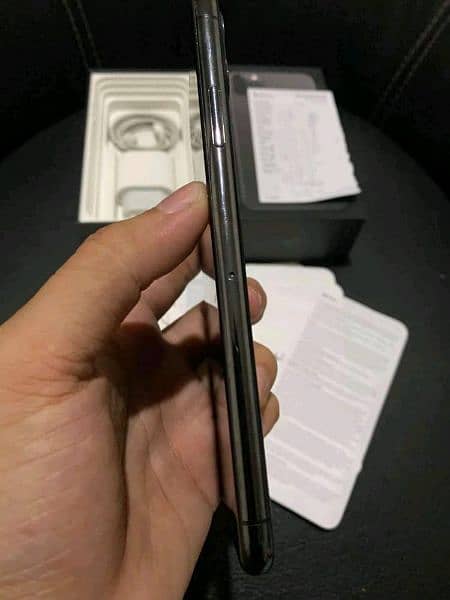 iPhone 11 pro Max 256 GB 03061757187 3