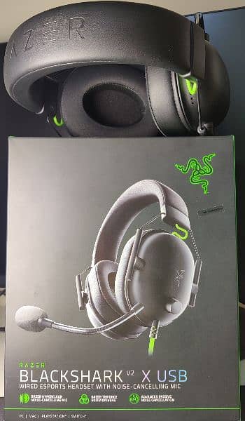 Razer Headphones Blackshark V2X USB Gaming box open 0