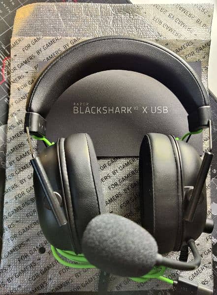 Razer Headphones Blackshark V2X USB Gaming box open 1