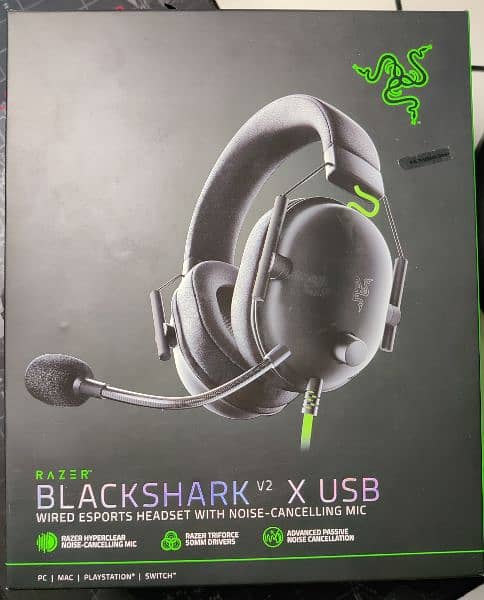 Razer Headphones Blackshark V2X USB Gaming box open 5