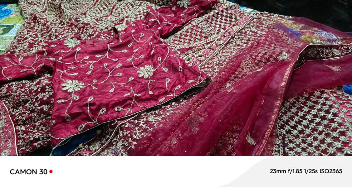 Bridal lehnga / Wedding dress / Barat dress :) Urgent Sale 4