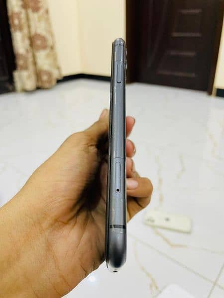 iPhone 11 Jv 64 gB non PTA 1