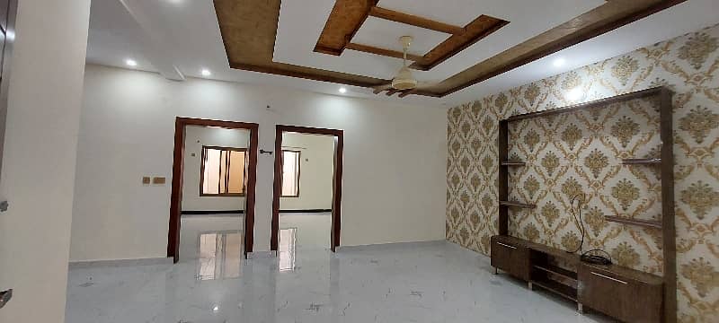 A Centrally Located House Is Available For sale In Kashmir Road 6