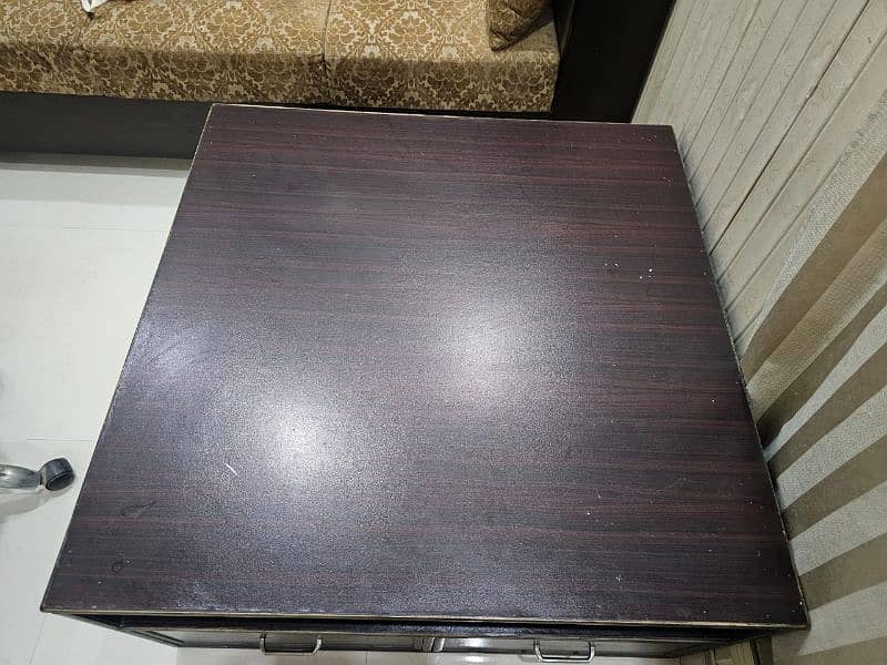 center table very good condition 1