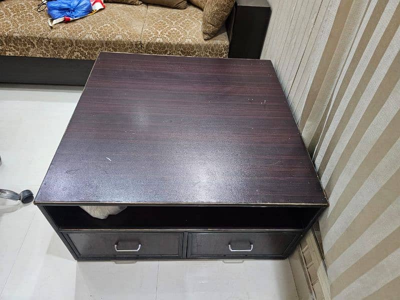 center table very good condition 2