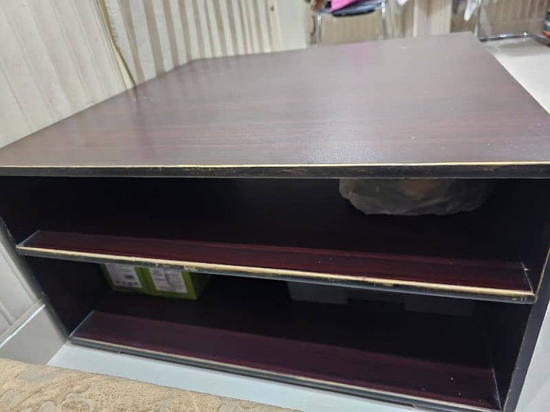 center table very good condition 5