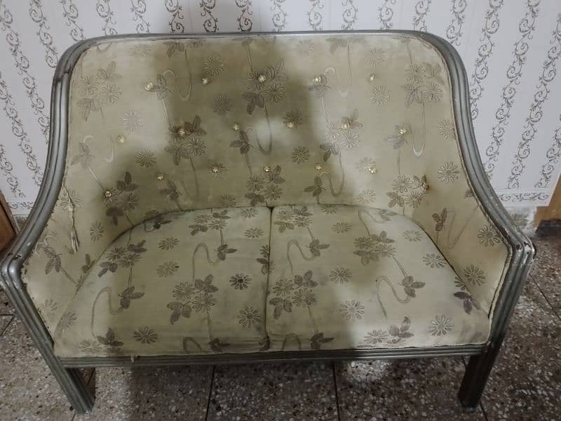 I sale 2 seater soaf 0