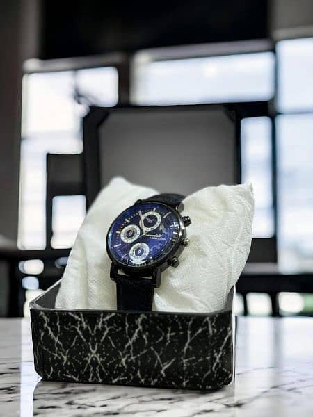 Material: Stainless Steel
•  Pattern: Textured Strap
•  Gender: 1