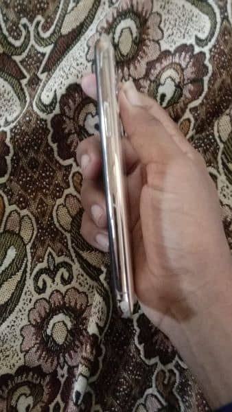 IPhone 11 Pro Golden colour (03297307190) 4