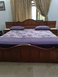 bed set with dressing table