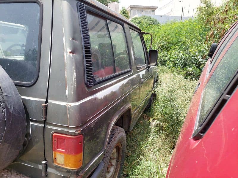 Mitsubishi Pajero 1986 4